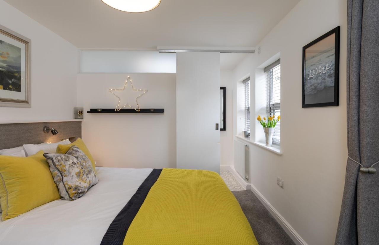 Bijou Romantic Retreat, Whitby Centre Εξωτερικό φωτογραφία