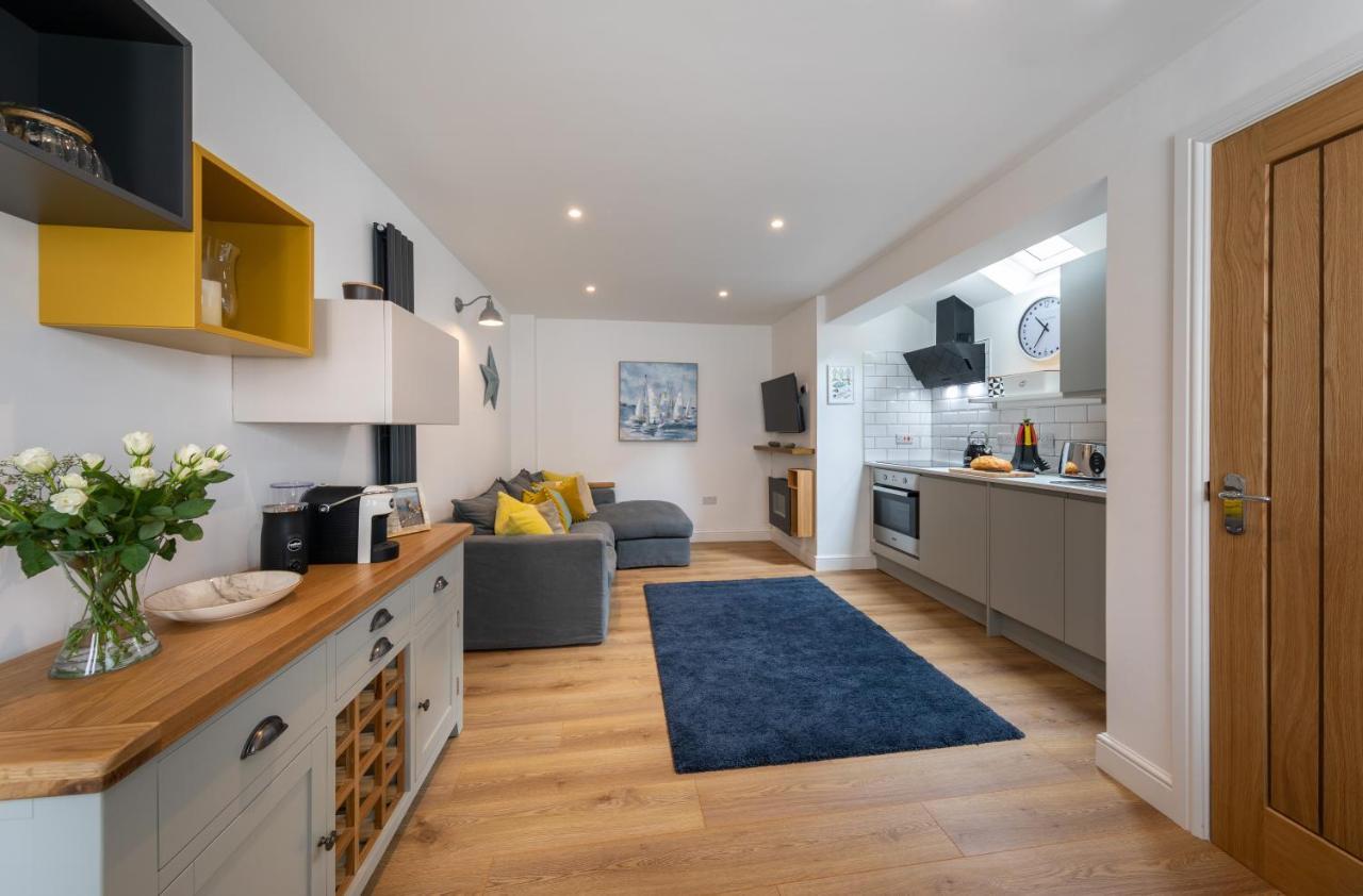 Bijou Romantic Retreat, Whitby Centre Εξωτερικό φωτογραφία